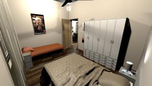 にあるOrt des Entstehensのベッド付きの小さな部屋と鏡付きの部屋