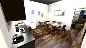 にあるOrt des Entstehensのテーブルと椅子のあるキッチンとダイニングルーム