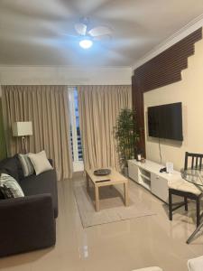 TV a/nebo společenská místnost v ubytování Cozy apartment in exclusive area Bella Vista