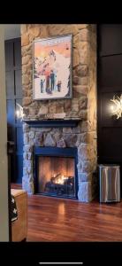 Φωτογραφία από το άλμπουμ του Modern Hunter Mountain Condo Steps from Slopes σε Hunter