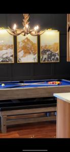 Τραπέζι μπιλιάρδου στο Modern Hunter Mountain Condo Steps from Slopes +13 φωτογραφίες