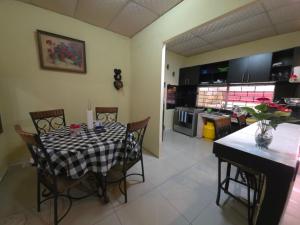 Kuchyň nebo kuchyňský kout v ubytování Beautiful and comfortable house