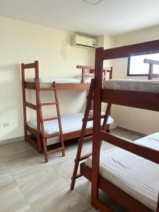 Ένα ή περισσότερα κρεβάτια σε δωμάτιο στο Modern apartment a few steps from the Salinas esplanade