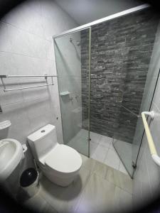 Ένα μπάνιο στο Modern apartment a few steps from the Salinas esplanade +5 φωτογραφίες