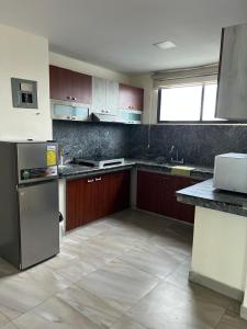 Η κουζίνα ή μικρή κουζίνα στο Modern apartment a few steps from the Salinas esplanade