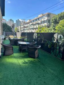 Κήπος έξω από το UrCove by HYATT Shanghai Jing'An