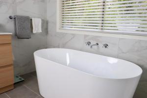 Koupelna v ubytování The Tree House + 78 fotografií