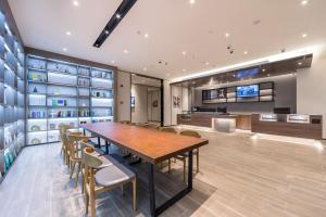 Kuchyň nebo kuchyňský kout v ubytování Hanting Hotel Shanghai South Station East China University of Science and Technology