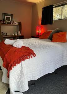 Ένα ή περισσότερα κρεβάτια σε δωμάτιο στο Poolside Room