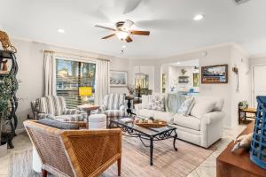 Posezení v ubytování Fairways 228 - Bluegrass Bungalow