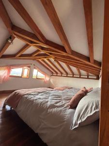 a bedroom with a large bed in the attic at Chalet Villa Serena in Villa de Leyva +2 photos