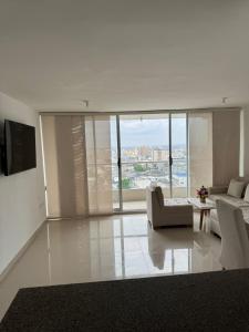 TV a/nebo společenská místnost v ubytování Modern apartment with panoramic views in Boston + 16 fotografií