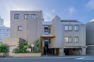 a building on the side of a street at 目白 Yoko hotel shinnjuku, shinokubo 10 people stay, big room in Tokyo