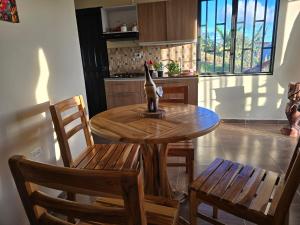 a wooden table and chairs in a kitchen at Finca La Preciosura in Horizonte