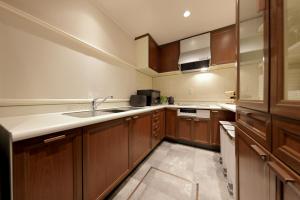 Kuchyň nebo kuchyňský kout v ubytování The Crane Sanctuary Sapporo