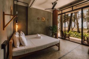 Ένα ή περισσότερα κρεβάτια σε δωμάτιο στο Surfescape Sri Lanka