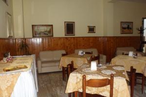 Predel za sedenje v nastanitvi Albergo Miramonte