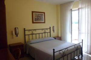 Postelja oz. postelje v sobi nastanitve Albergo Miramonte