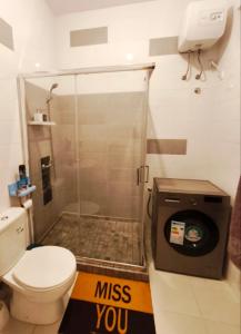 a bathroom with a toilet and a walk in shower at Casa Colibri - Confort et Authentique, à 300m de la plage ! in Mindelo