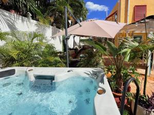 Bazén v ubytování Sinclair Boutique Hotel nebo v jeho okolí