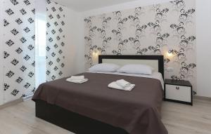 a bedroom with a large bed with two towels on it at Villa Rimac In Kastel Stafilic Mit Garten, Grill in Kastel Stafilic +32 photos