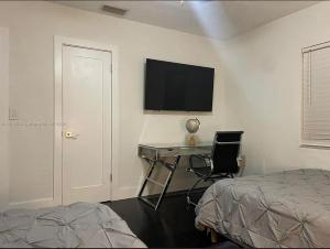 Ένα ή περισσότερα κρεβάτια σε δωμάτιο στο Booking Open Now For Your Holidays