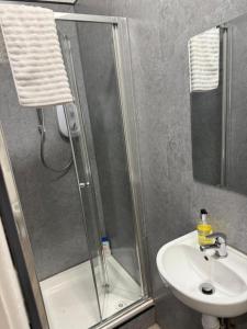 O baie la Arndale Apartments Manchester