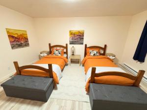 Postel nebo postele na pokoji v ubytování Comfy Twin Room Near Olympic NP