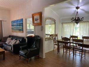 Χώρος καθιστικού στο Rainforest Canopy Apartment - 1 Bedroom