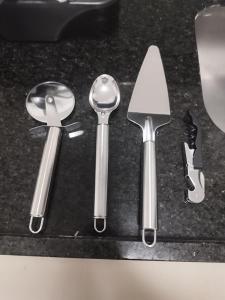 a group of kitchen utensils sitting on a counter at FLAT ACONCHEGANTE poucos min da praia in Maceió