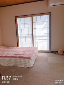 Ένα ή περισσότερα κρεβάτια σε δωμάτιο στο Alia 旅館