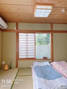 Ένα ή περισσότερα κρεβάτια σε δωμάτιο στο Alia 旅館