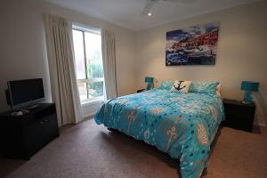 a bedroom with a bed and a tv at Magik Retreat in Evergreen