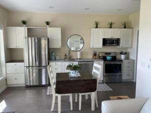 Kuchyň nebo kuchyňský kout v ubytování Luxury Cabin Rental by Lakefront near Cohasset, Minnesota