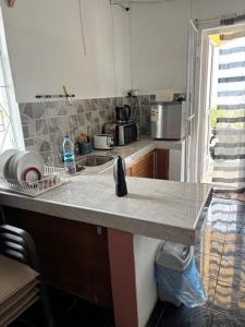 Η κουζίνα ή μικρή κουζίνα στο palawan holiday lodge +8 φωτογραφίες