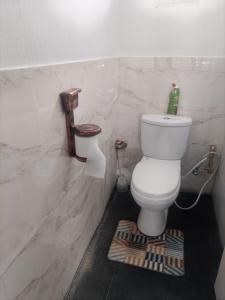 Ένα μπάνιο στο palawan holiday lodge