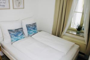 a white couch in a room with a window at Central Apartment Nördlingen in Nördlingen
