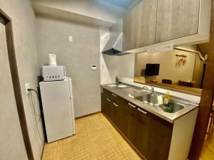 Η κουζίνα ή μικρή κουζίνα στο Traditional Japanese style house なにわ鶴橋庵 +50 φωτογραφίες