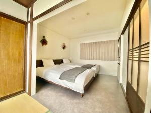 Ένα ή περισσότερα κρεβάτια σε δωμάτιο στο Traditional Japanese style house なにわ鶴橋庵