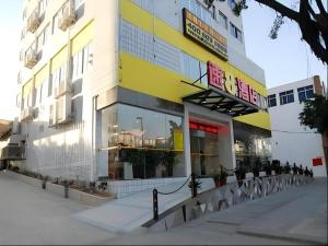 a building with people standing outside of it at Super 8 Hotel Fuzhou Jinjishan in Fuzhou