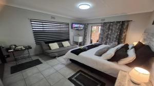 Postel nebo postele na pokoji v ubytování Villa Marais Guest House