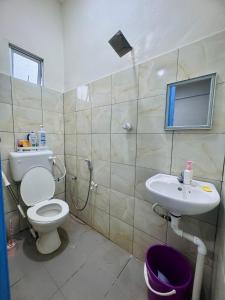 Ένα μπάνιο στο The Cozy Inn