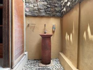 a water fountain on the side of a building at Kapten Nyoman House in Saba