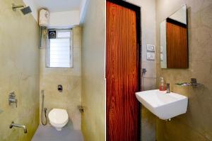 Ένα μπάνιο στο Collection O Viviana Mall Thane West Formerly Athithi Stays