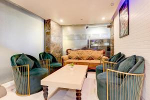 Posezení v ubytování Super Townhouse Oak New Delhi Central Railway Junction Formerly Uppal International