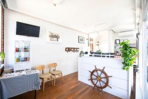 TV a/nebo společenská místnost v ubytování Ship Inn Motel Yarram