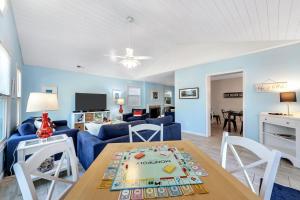 a living room with a blue couch and a table at CM4005: 4005 Cameron Blvd. in Isle of Palms