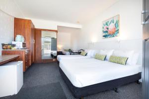 Postel nebo postele na pokoji v ubytování Ship Inn Motel Yarram + 84 fotografií