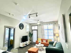 a living room with a couch and a tv at Uptown Charlotte Modern Stay 2BR in Charlotte