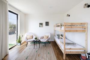 a room with two bunk beds and a table and chairs at מעגל השמש in Poriyya Illit